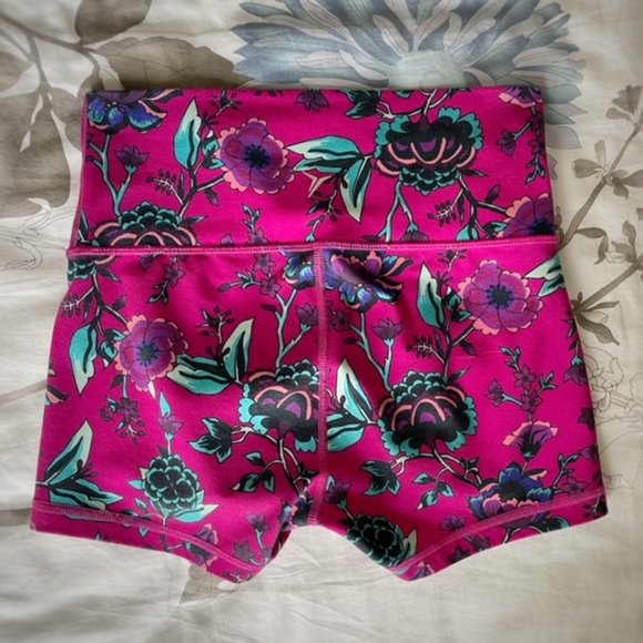 Old Navy Active Fitted High Waisted Fuchsia Floral Pattern Shorts 2.5” Hem, Smal - Picture 2 of 6